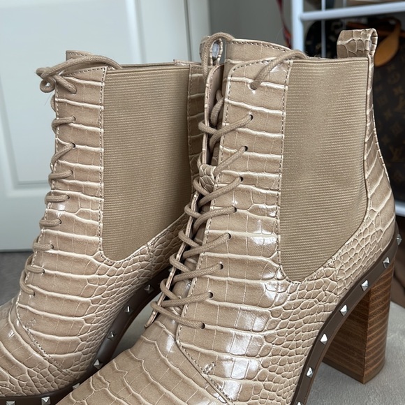 Charles David Debate Bootie - Picture 7 of 10